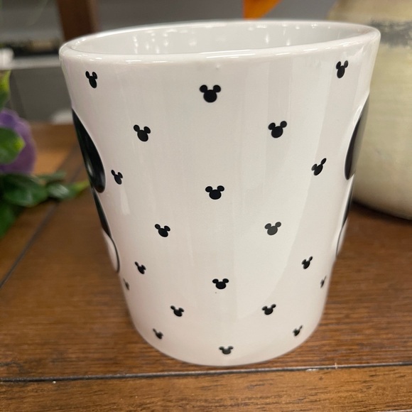 Disney Mickey Embossed Head Icon Logo Ceramic Coffee Tea mug NEW - Picture 2 of 5